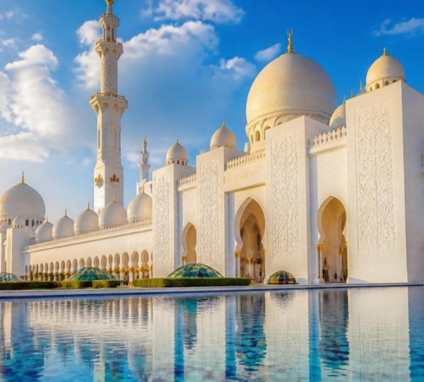 Sheikh Zayed Grand Mosque on Abu Dhabi tour from Ras Al Khaimah with ZuTours