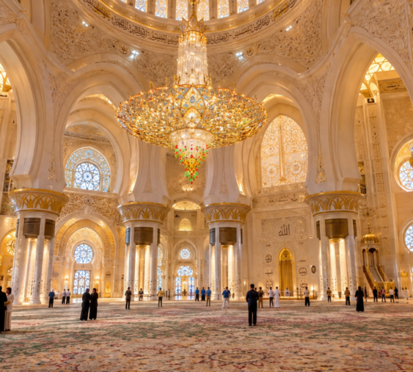 Sheikh Zayed Grand Mosque Interior – Prayer Hall & Chandelier | Zutours Interior of Sheikh Zayed Grand Mosque prayer hall with the world's largest hand-knotted carpet and gold crystal chandelier in Abu Dhabi